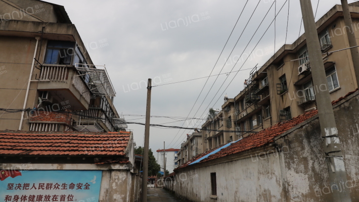 新三园百货宿舍楼外景图