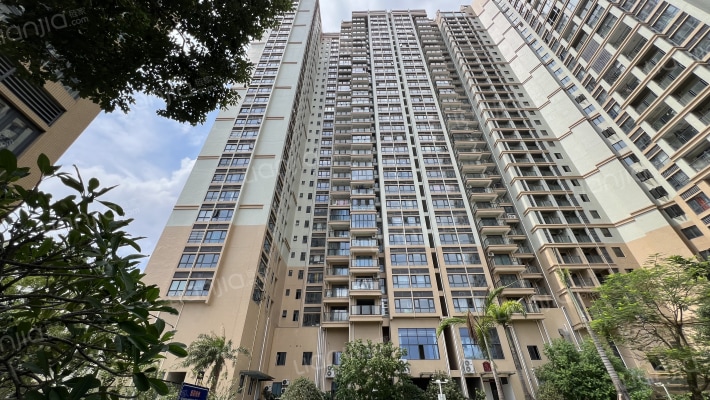 城央万象外景图