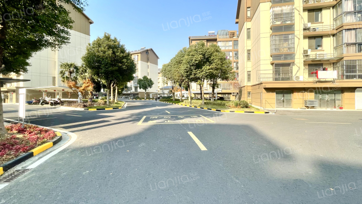 新湖苑小区外景图