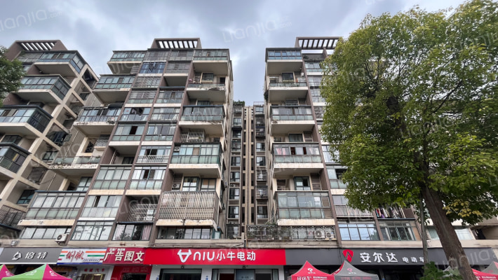 江安河畔外景图