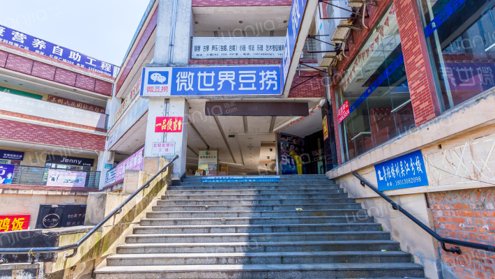 亿佰生活广场外景图