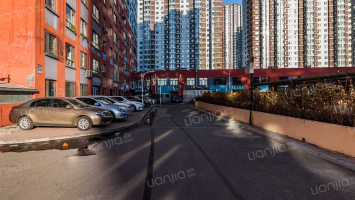 地铁家园外景图