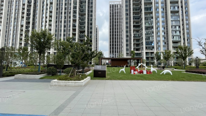 银禾广场外景图