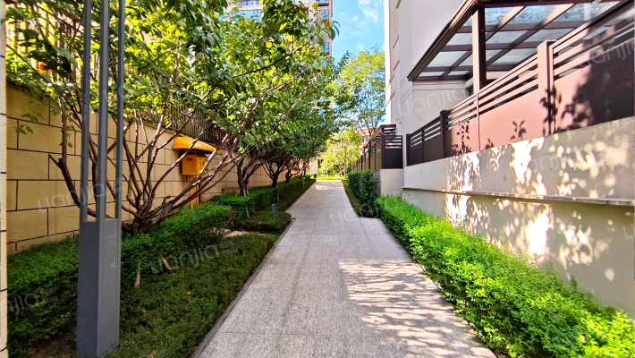 联发君领西城外景图