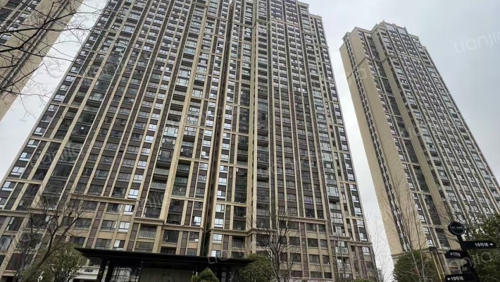 成美翡翠湾外景图