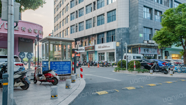 新文化广场外景图