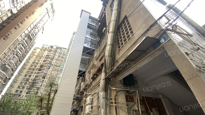 职高二号楼外景图