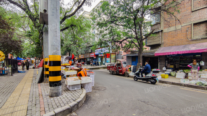 景龙洋楼外景图