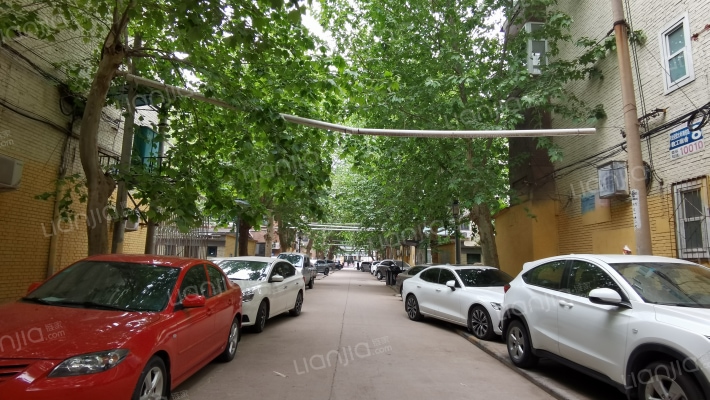 河北经贸大学教工宿舍外景图