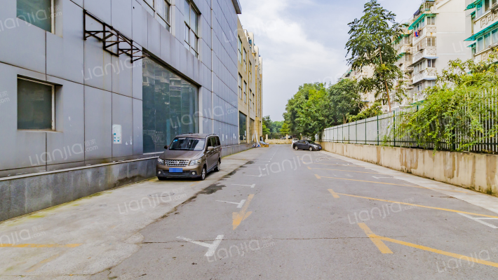 苏宁环球商贸城外景图