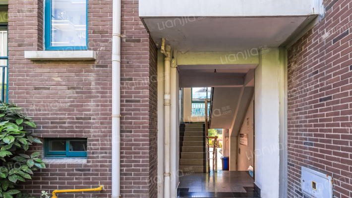 太湖水云天外景图