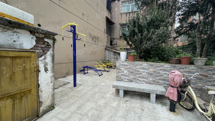 老邮电宿舍外景图