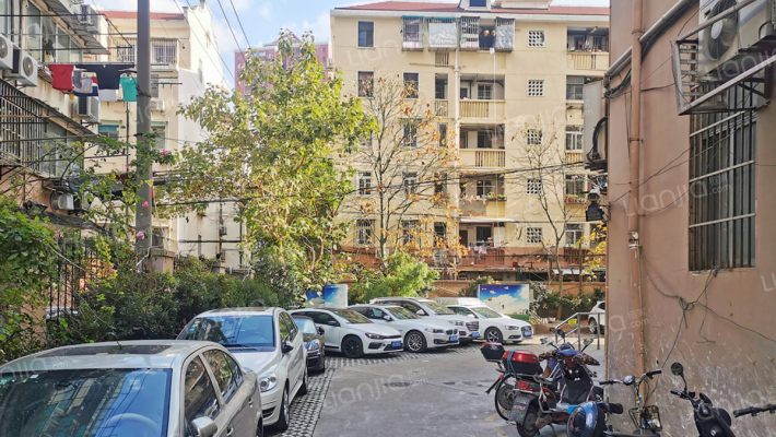 静安长华公寓外景图