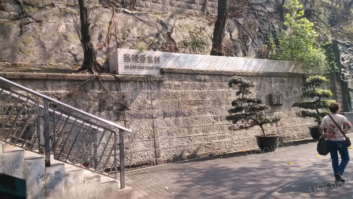 嘉陵桥东村外景图