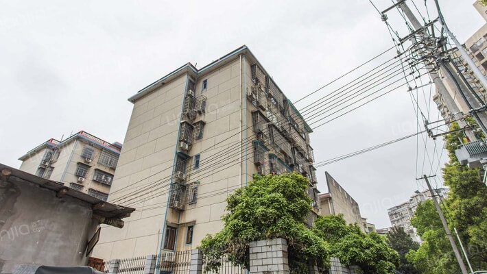 建管局宿舍外景图