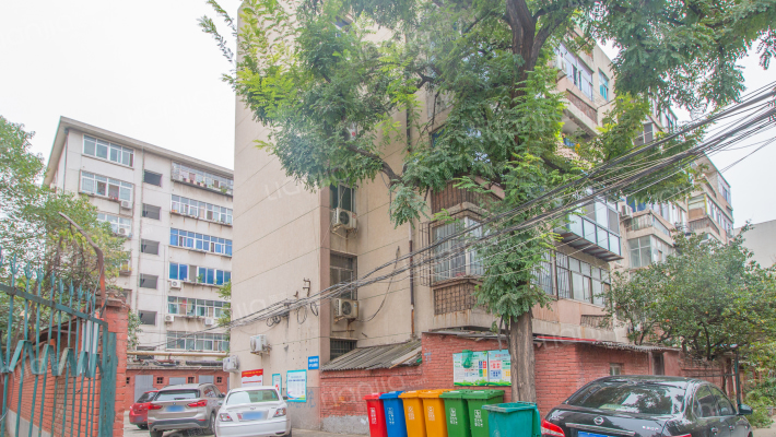 中原油气公司宿舍外景图