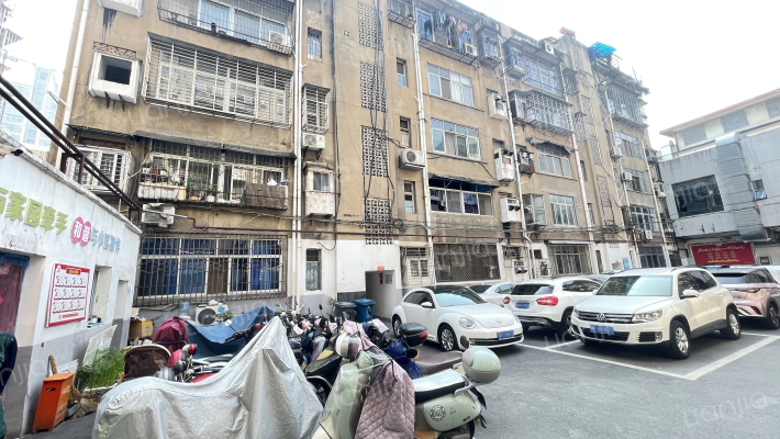 群众艺术馆家属院外景图