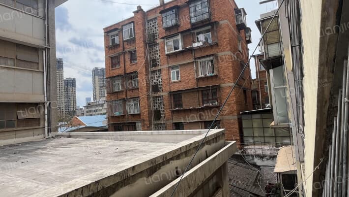 糖烟酒公司宿舍外景图