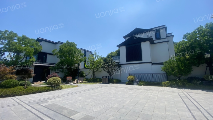 湖晓云墅外景图