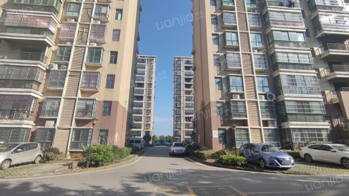 东谷中鑫城外景图