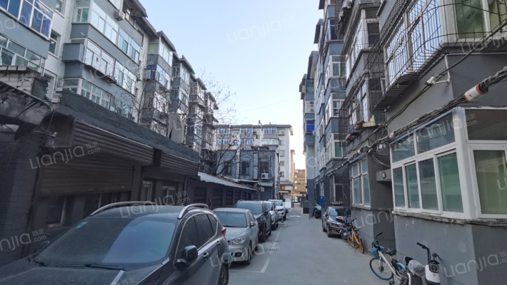 三桥街西外景图