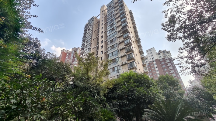 站前阳光外景图