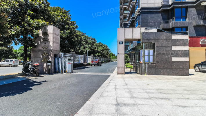 春江云水居外景图