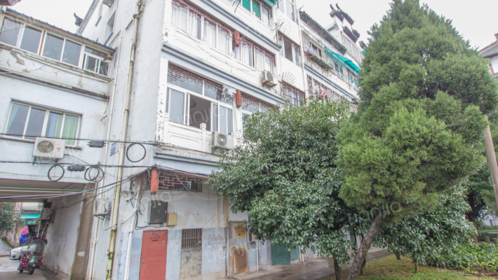 解放路81-105号住宅楼外景图