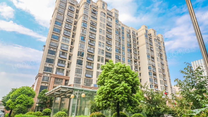 正德君城外景图