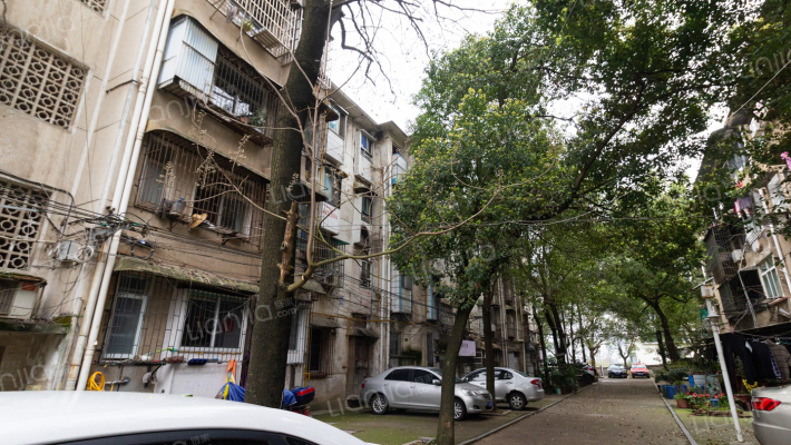 汽车发动机厂宿舍外景图