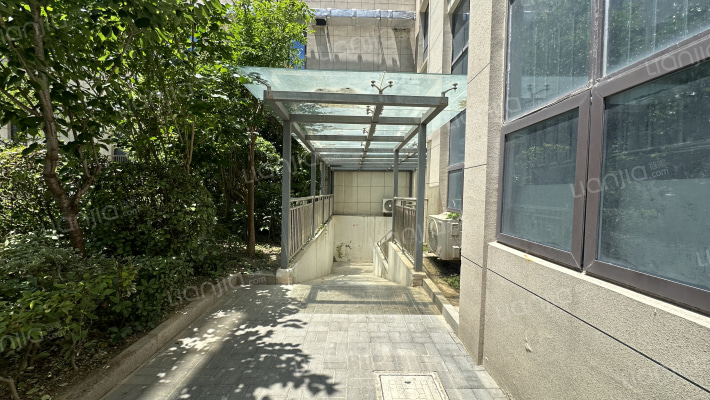 圆融城市中心广场外景图