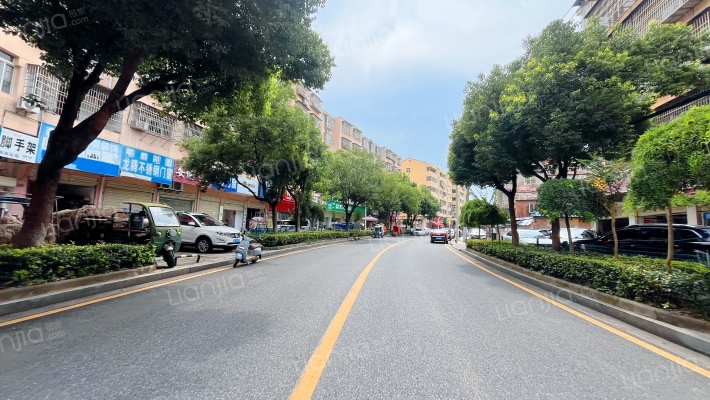 房管局宿舍楼外景图