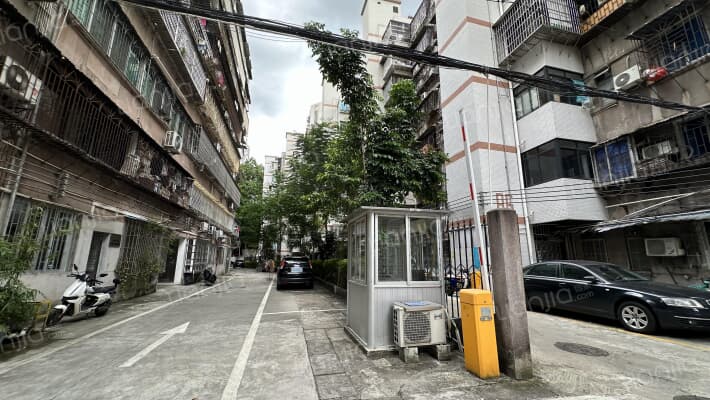 天河直街小区外景图