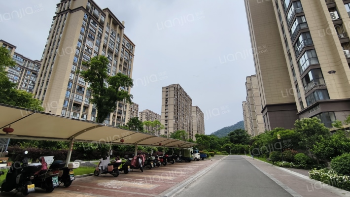 卧龙天香南园外景图