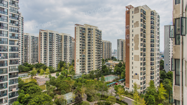 天润未来城南区外景图