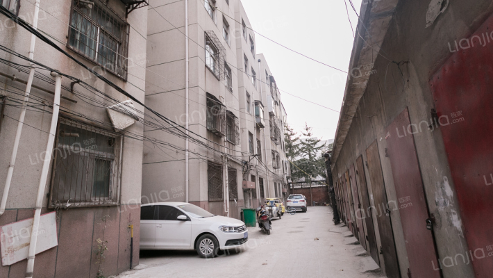 伏牛路225号院外景图