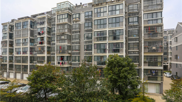 龙腾苑小区外景图