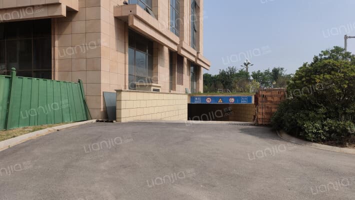 西部网货批发中心外景图