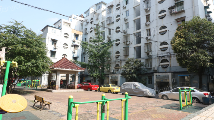 游府新村外景图