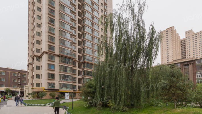 宝丰紫金城外景图