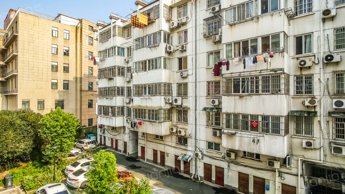 虹泰公寓西区外景图