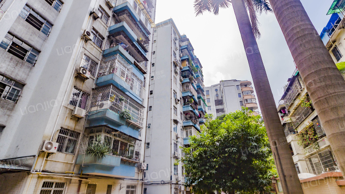 中航大厦外景图