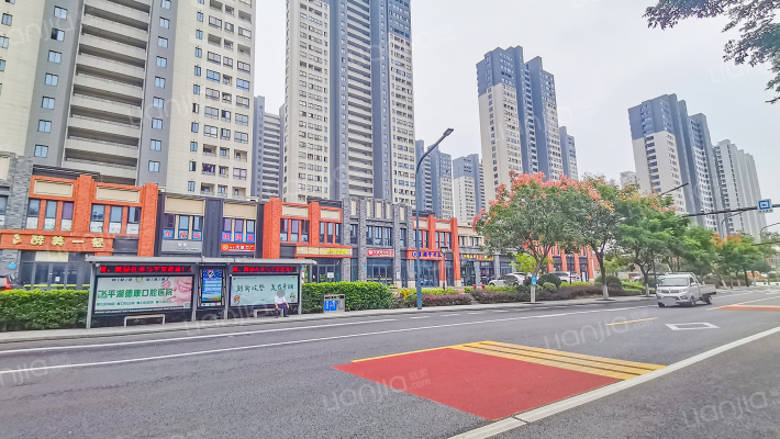 泛华东福城外景图