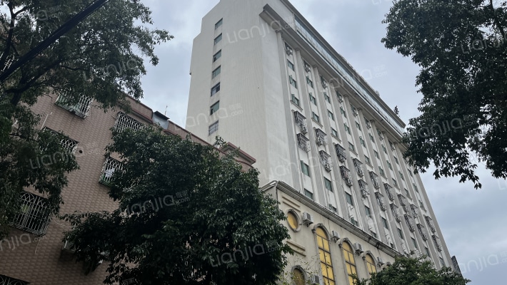 双铁铂金时代外景图