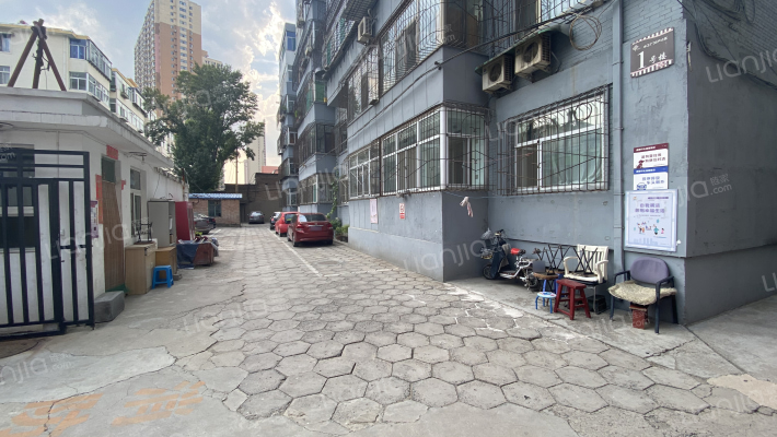 水工机械厂宿舍外景图