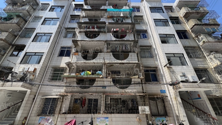 城管局宿舍外景图