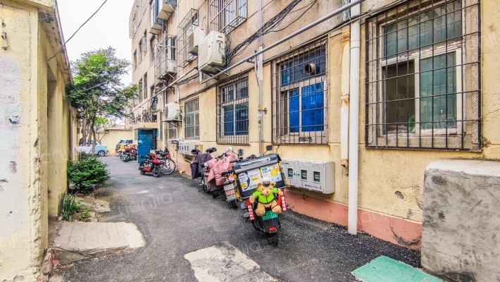 法院宿舍外景图