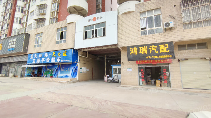 玉源商厦外景图