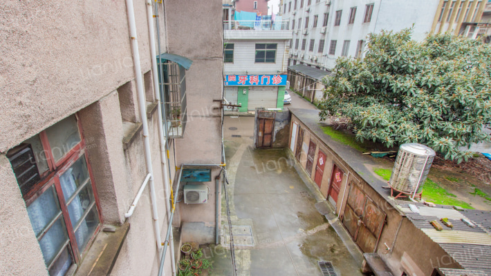 溪西六区龙头背邨外景图