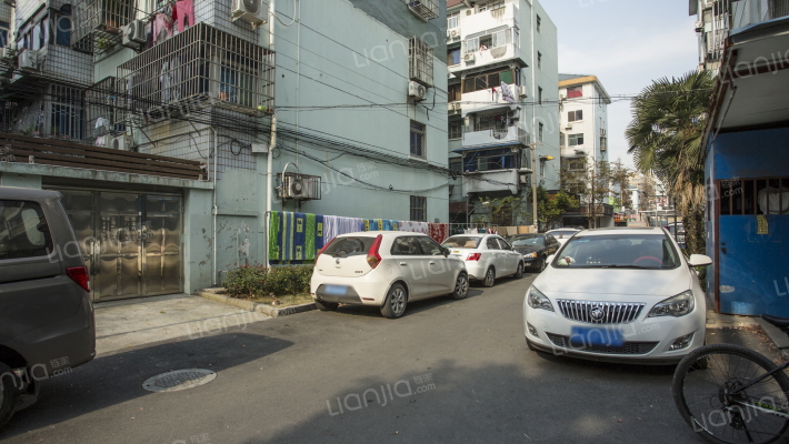 石皮路小区外景图